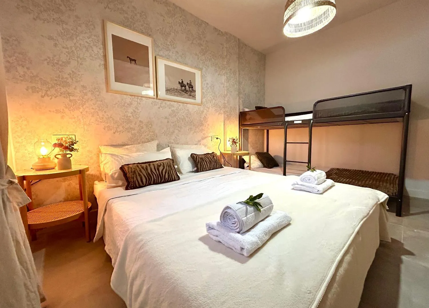 Gatu Villa Luna Melegis İspanya