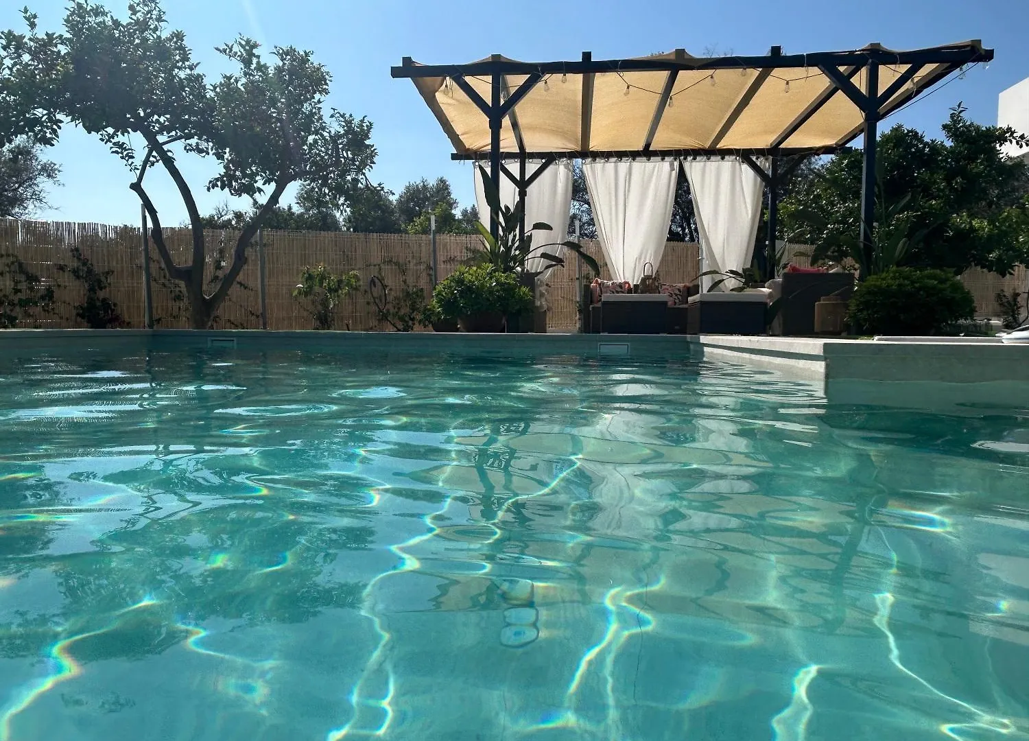 Gatu Villa Luna Melegis